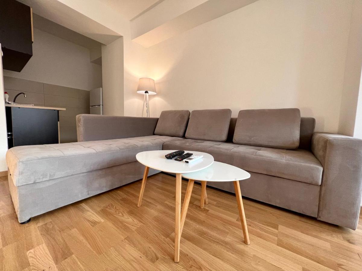 Sara'S Apartment Cozy And Close To Center With Private Parking Üsküp Dış mekan fotoğraf